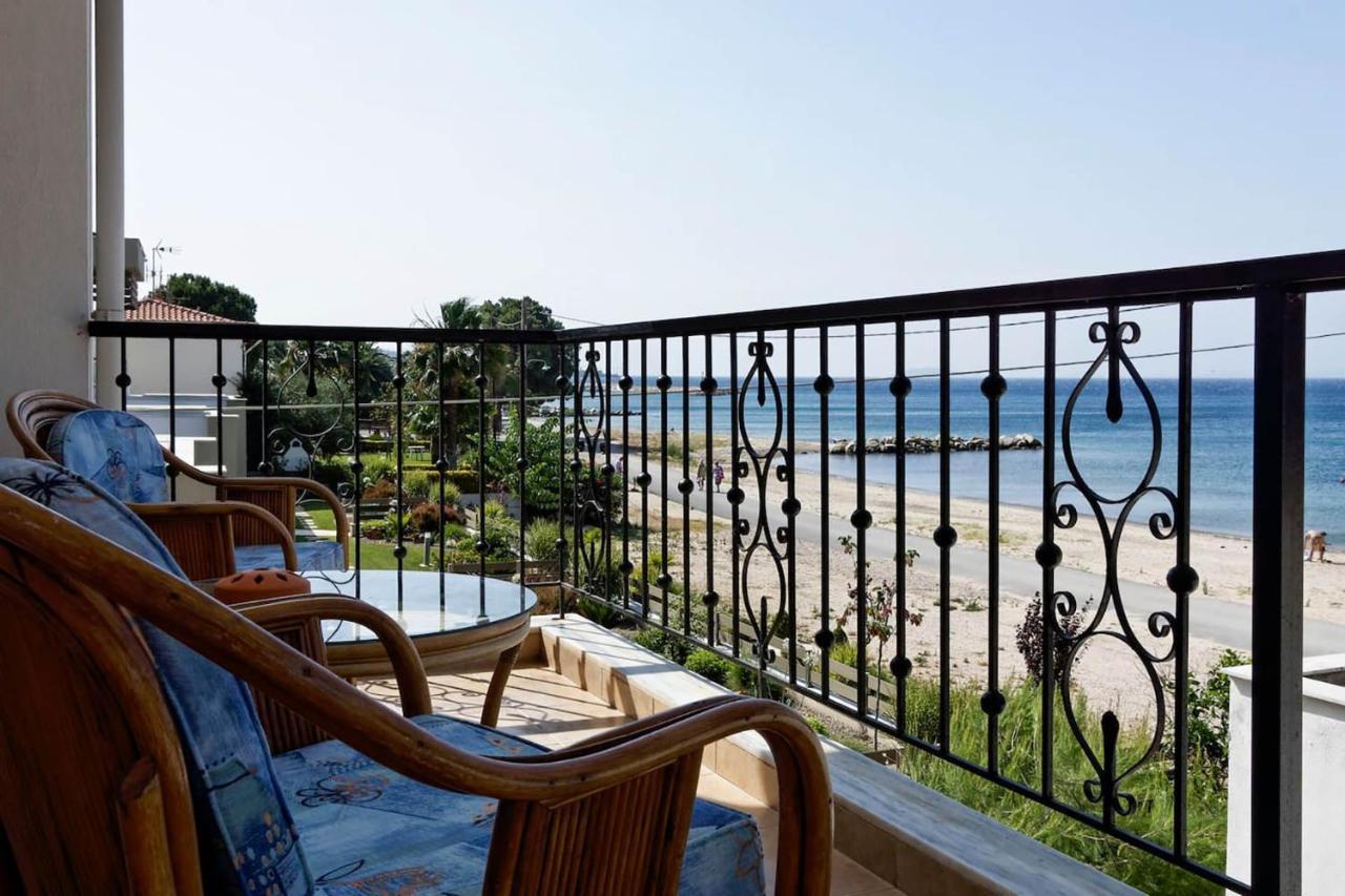 Lemon Beach Front Apartment, Nikiti ภายนอก รูปภาพ