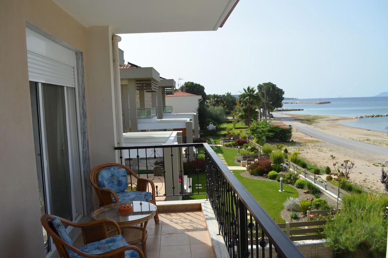Lemon Beach Front Apartment, Nikiti ภายนอก รูปภาพ