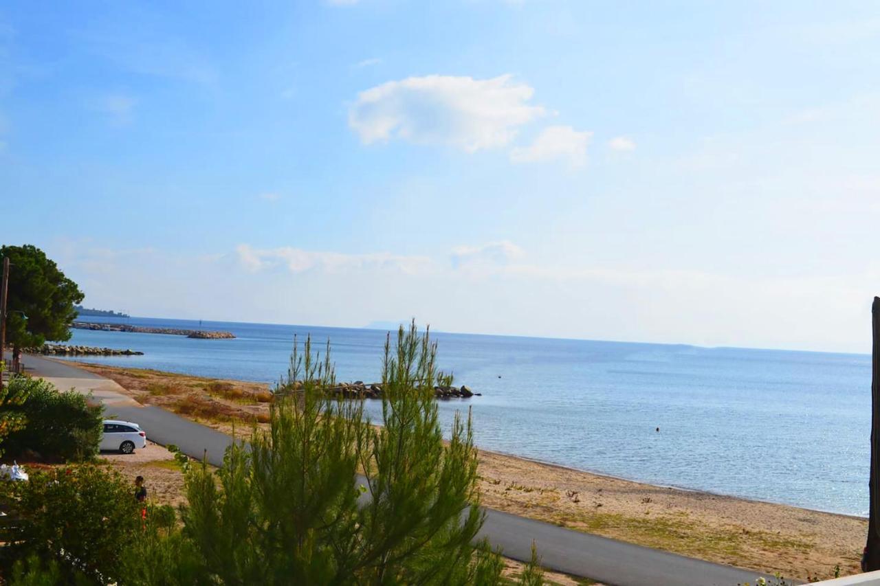 Lemon Beach Front Apartment, Nikiti ภายนอก รูปภาพ