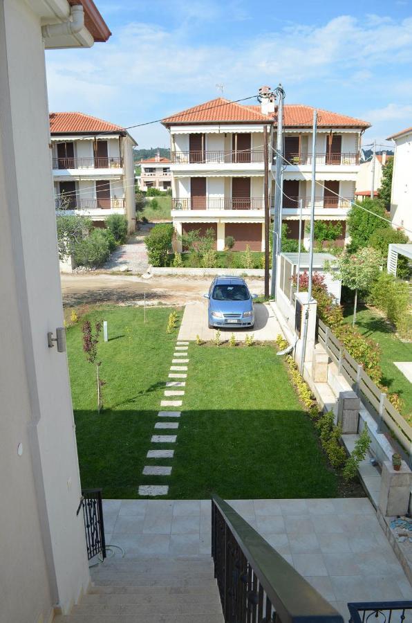 Lemon Beach Front Apartment, Nikiti ภายนอก รูปภาพ